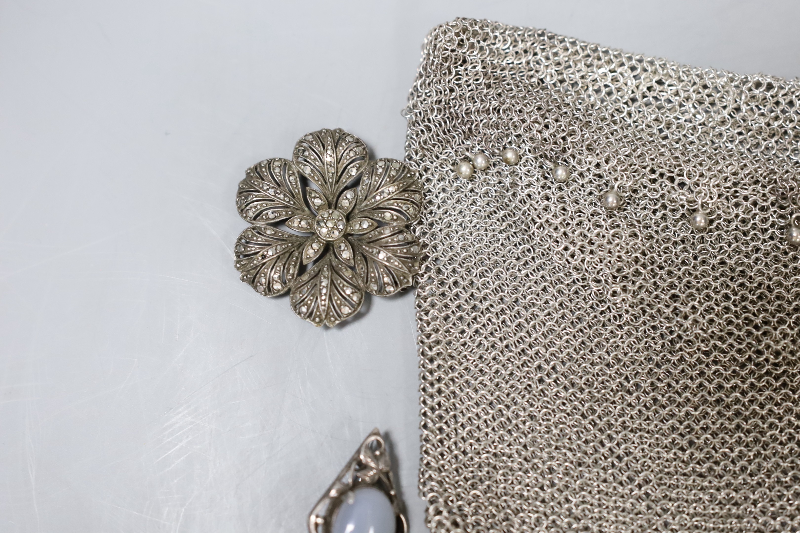 Two white metal purses and minor jewellery.